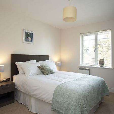 Saco Farnborough Apartment Фарнбъро Екстериор снимка