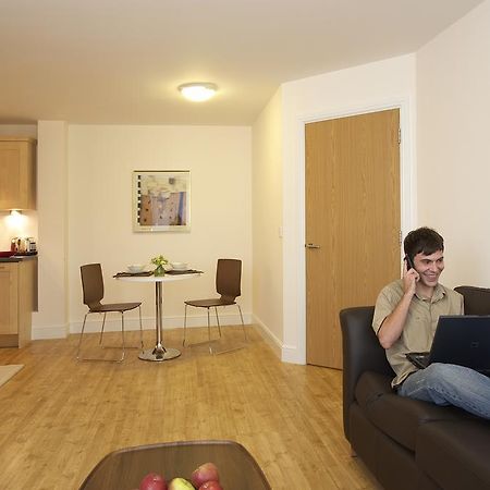 Saco Farnborough Apartment Фарнбъро Екстериор снимка