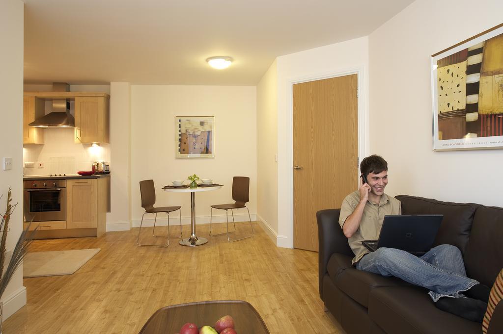 Saco Farnborough Apartment Фарнбъро Екстериор снимка
